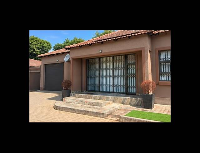3 BEDROOM TOWNHOUSE FOR SALE IN ANNLIN